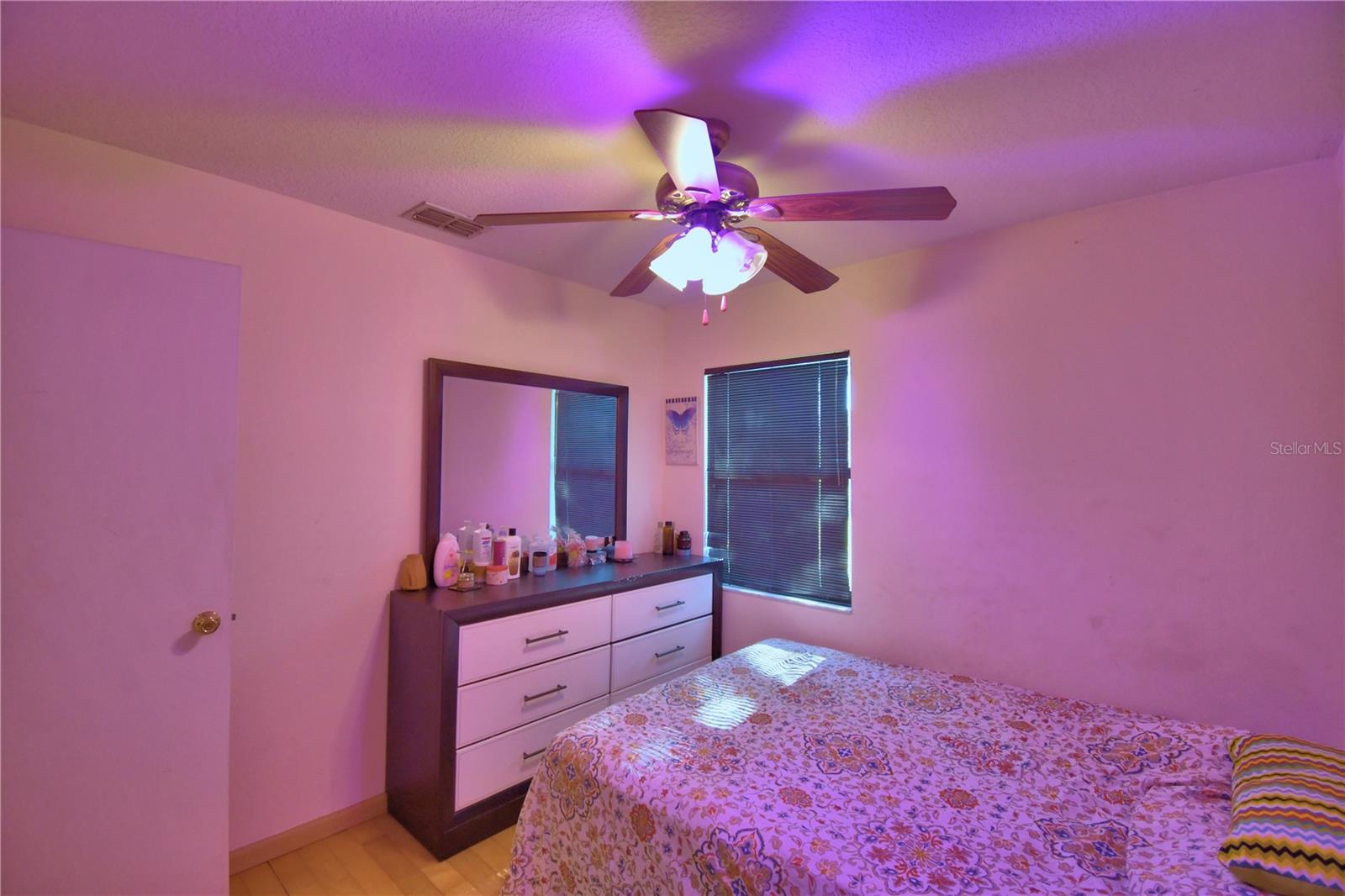 Image 20 of 47 For 132 Kings Pond Avenue