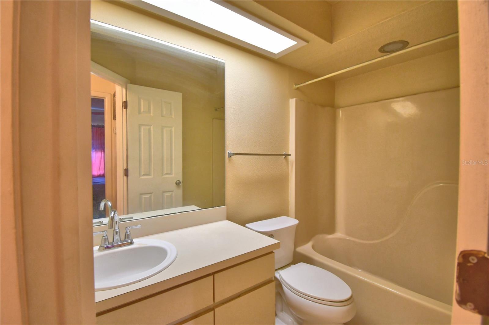 Image 25 of 47 For 132 Kings Pond Avenue