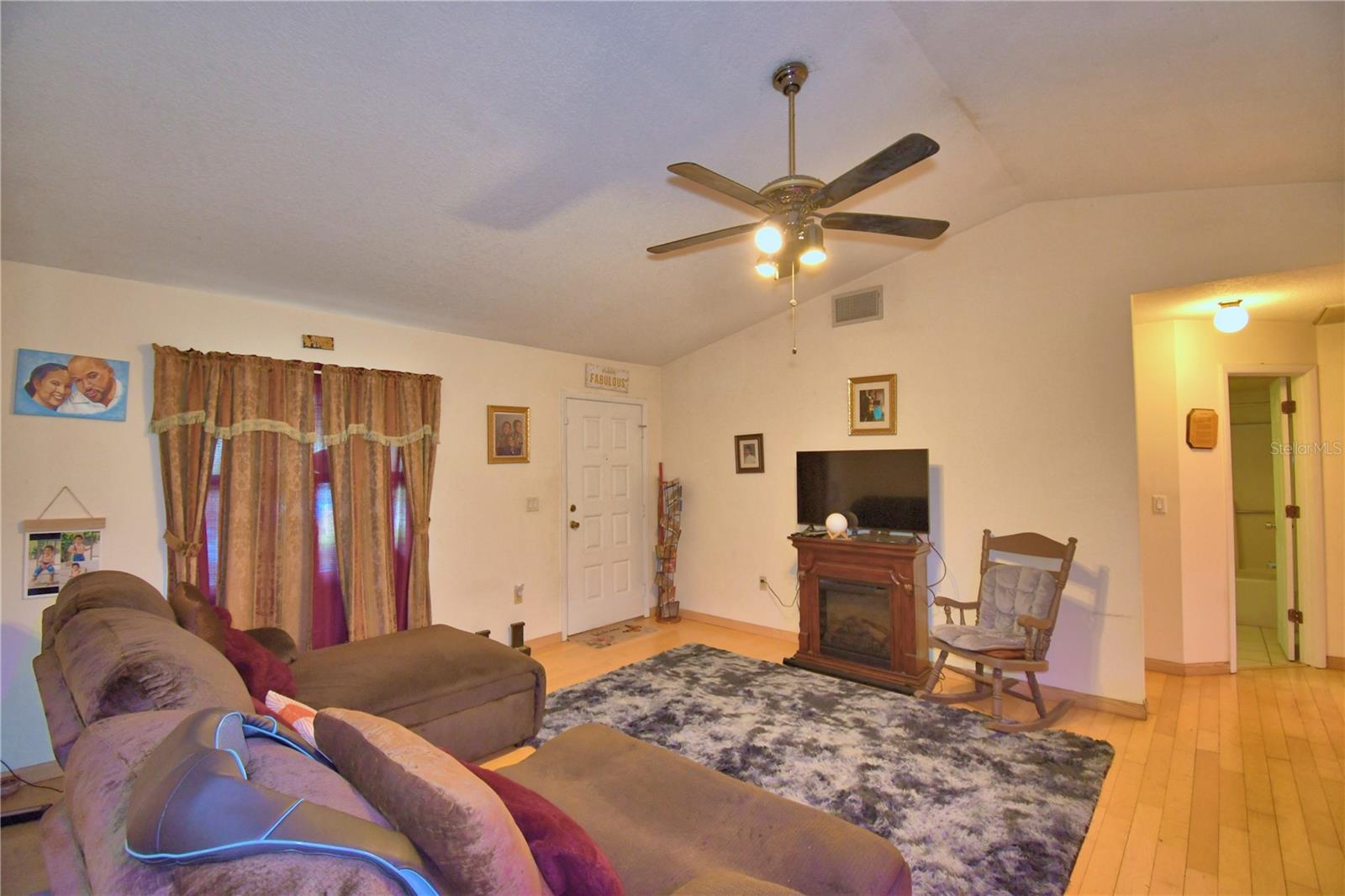 Image 7 of 47 For 132 Kings Pond Avenue