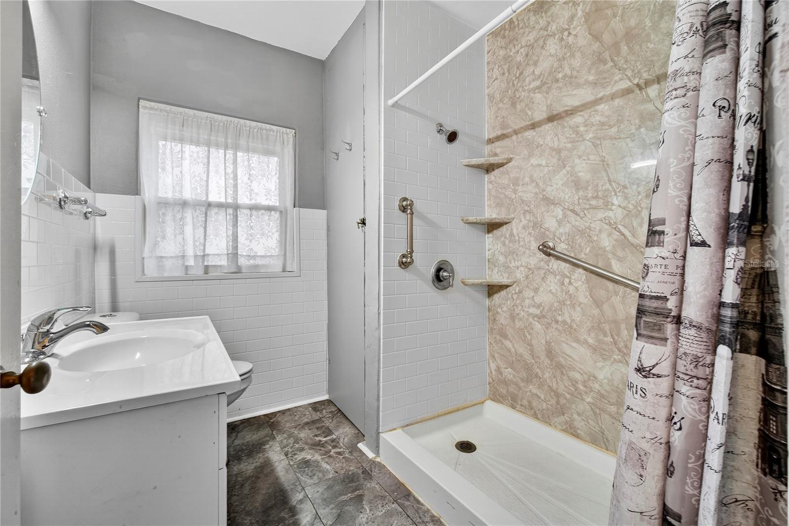 Image 15 of 36 For 403 Johnson Avenue