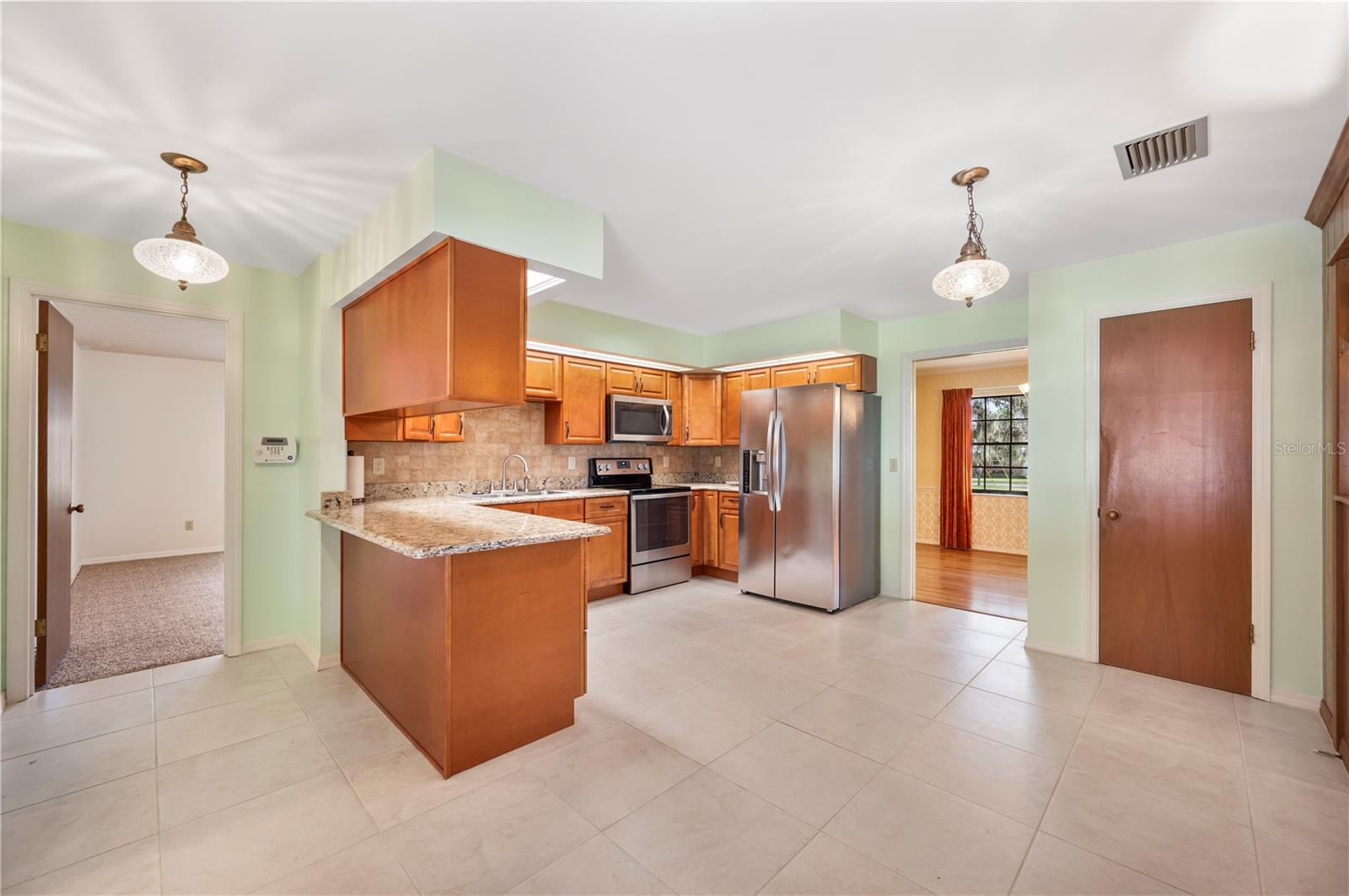 Image 11 of 50 For 101 Lakeview Drive