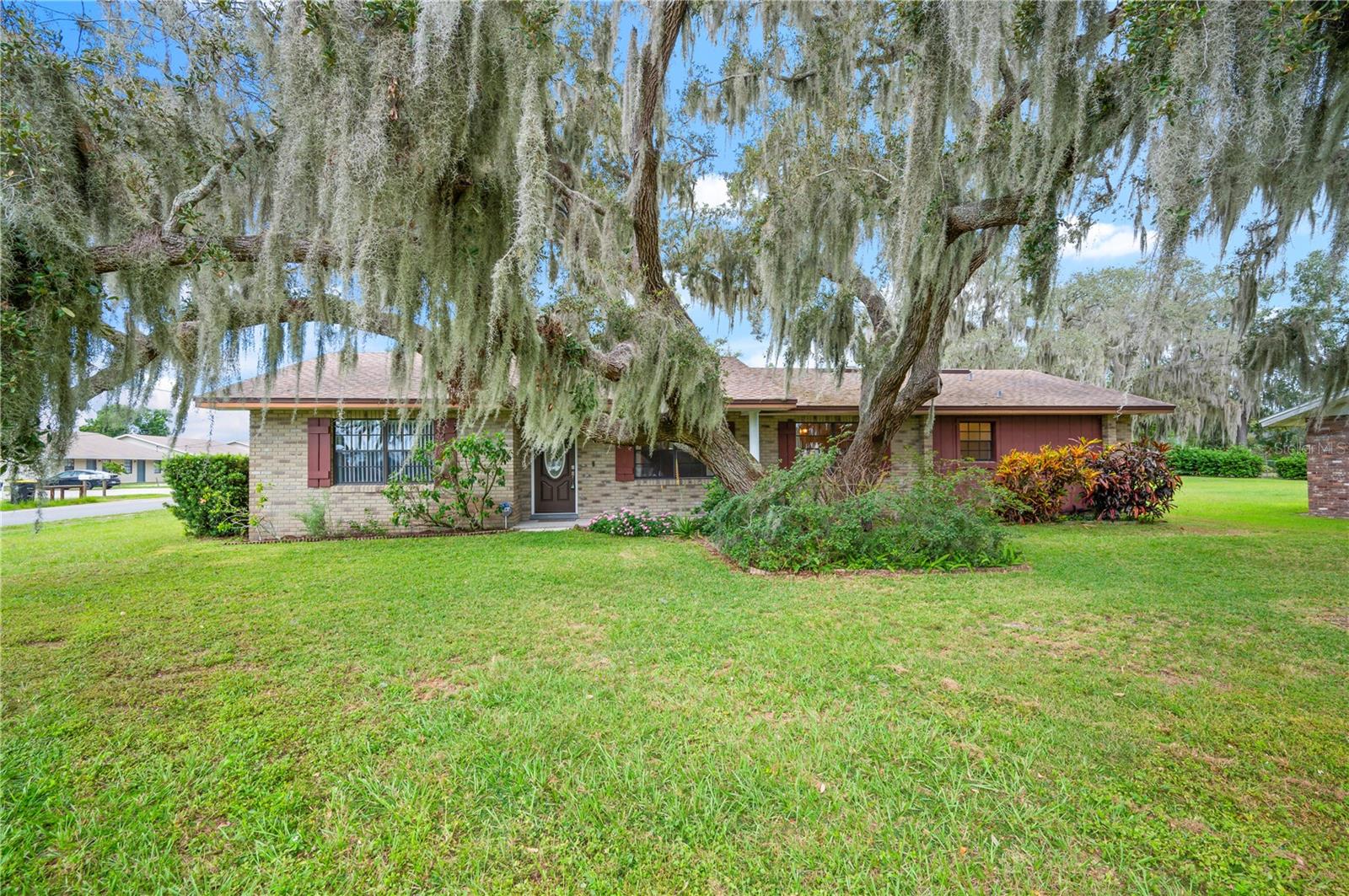 Image 3 of 50 For 101 Lakeview Drive