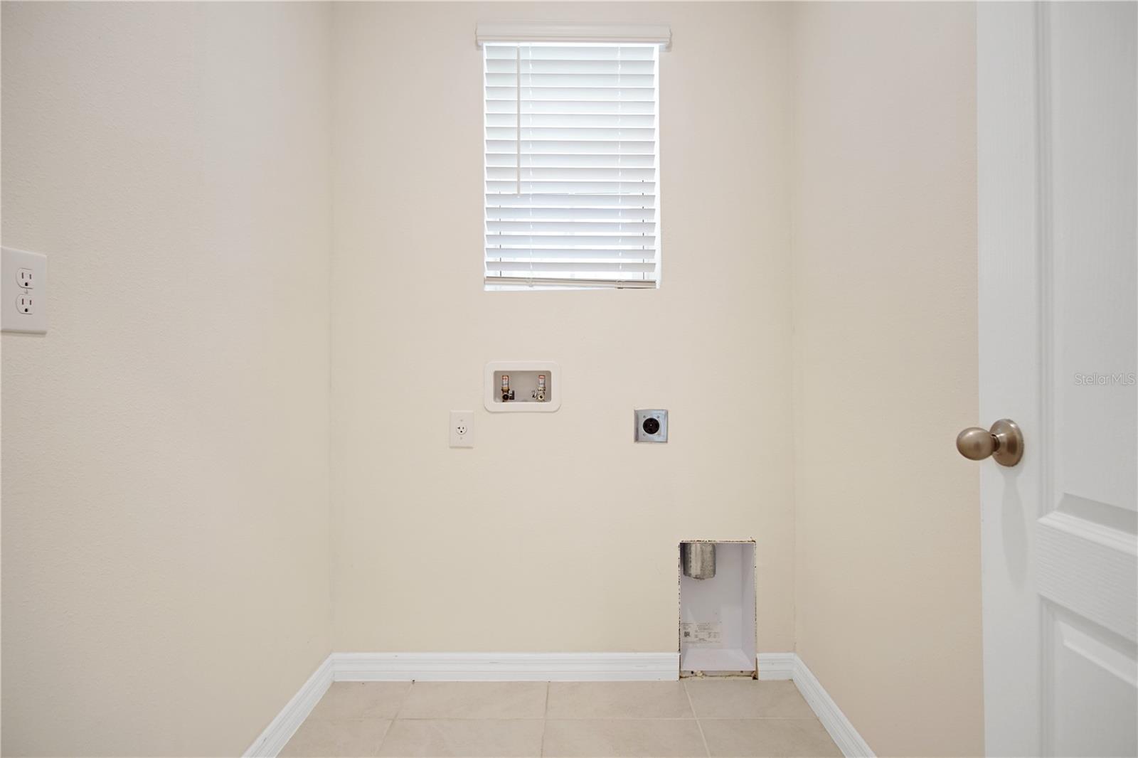 Image 28 of 32 For 328 Gina Lane