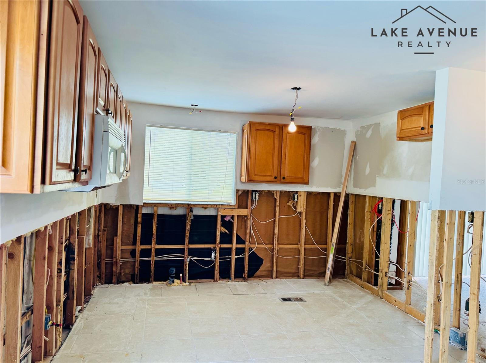 Image 10 of 22 For 2930 Waterside Drive