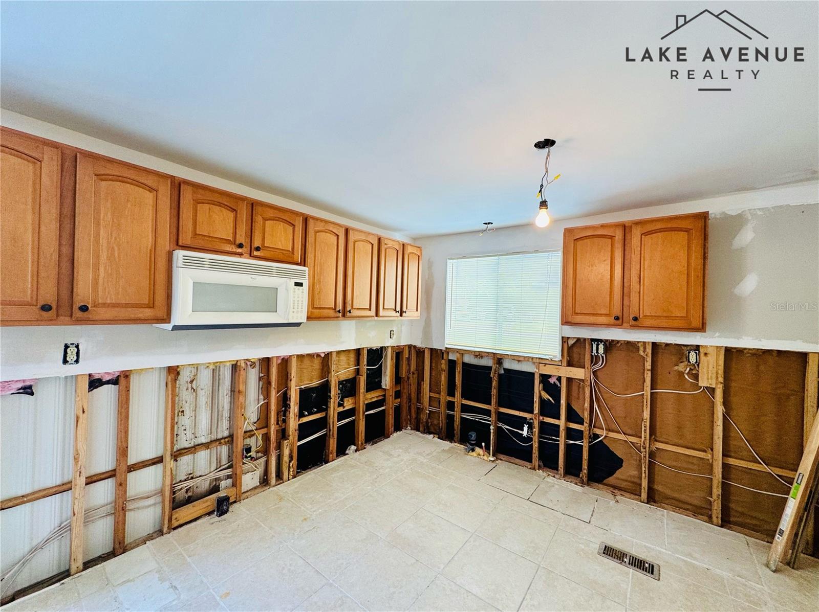 Image 11 of 22 For 2930 Waterside Drive