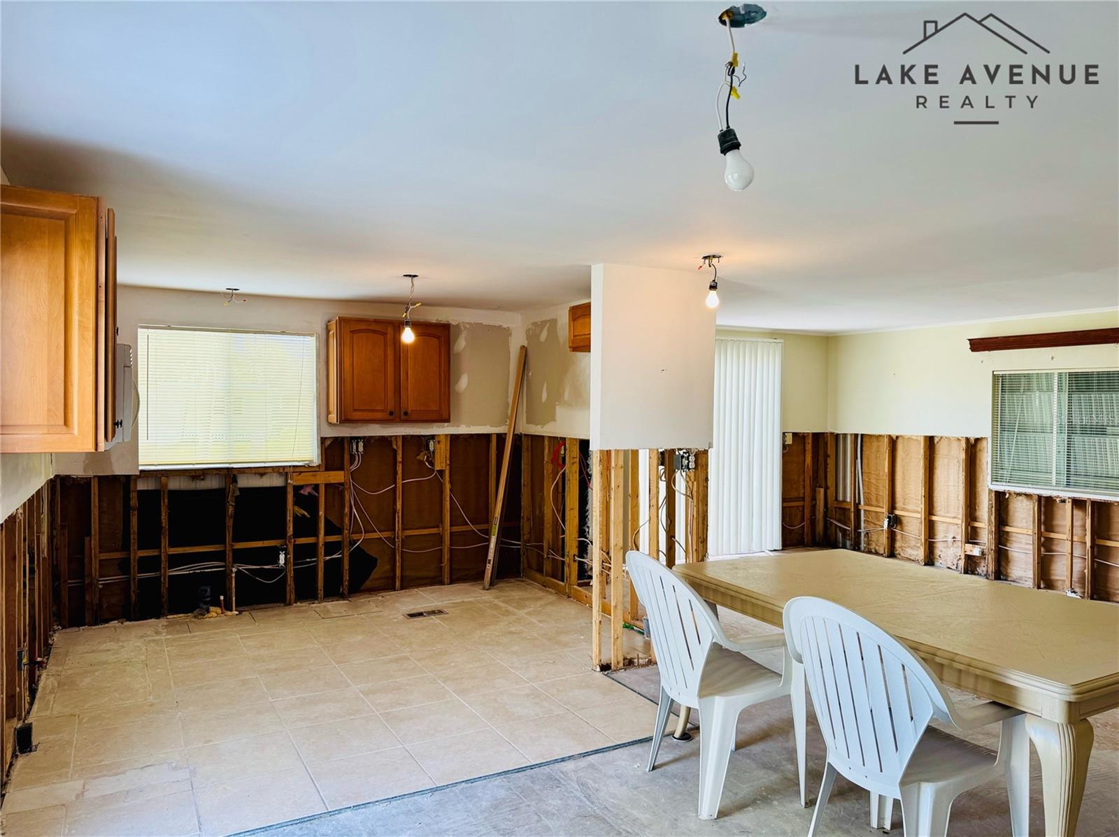 Image 9 of 22 For 2930 Waterside Drive