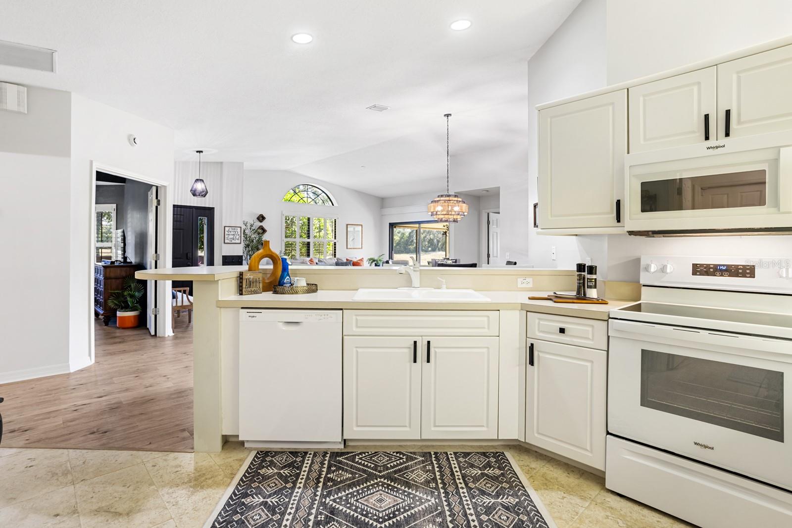 Image 16 of 49 For 138 Stratford Court