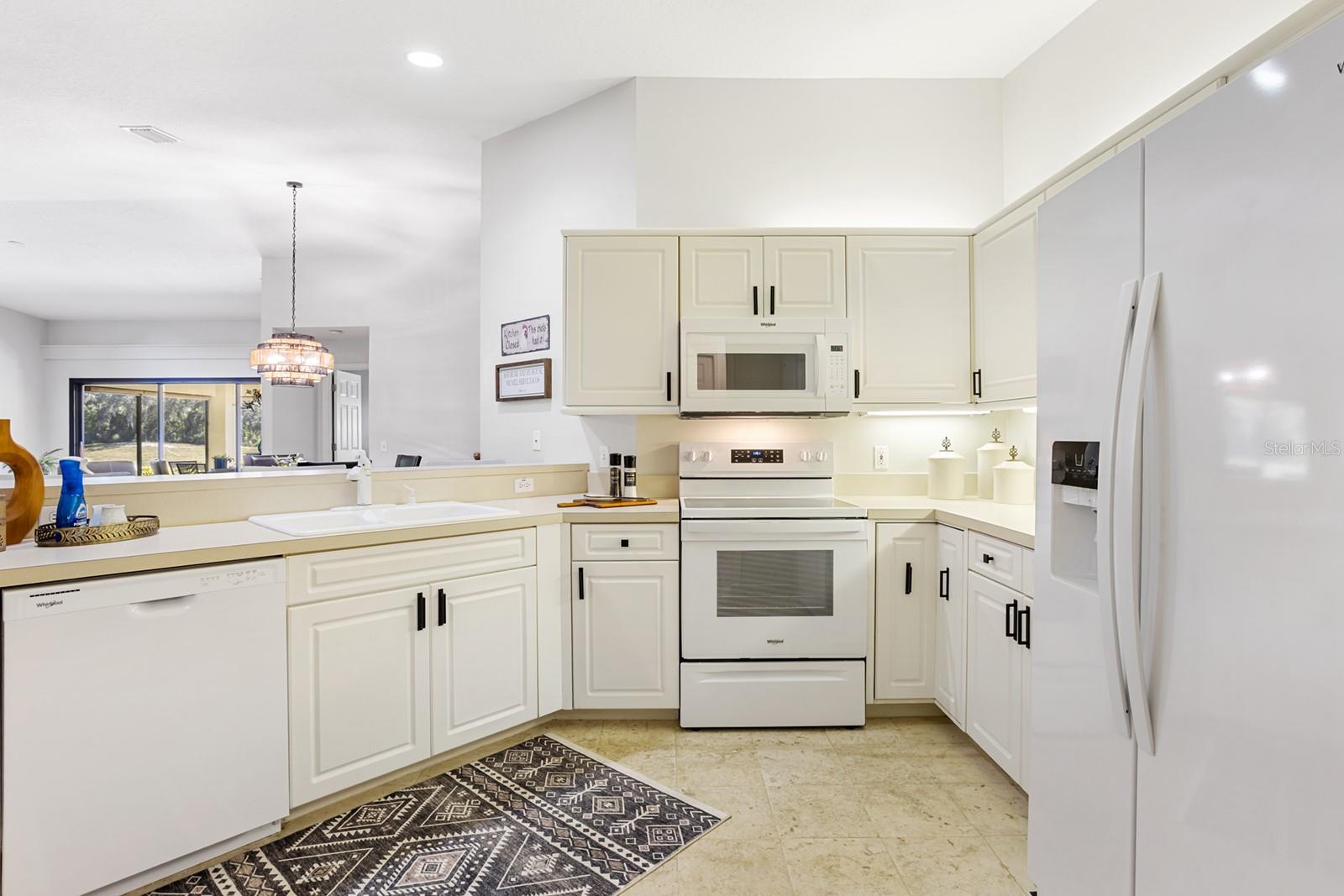 Image 19 of 49 For 138 Stratford Court