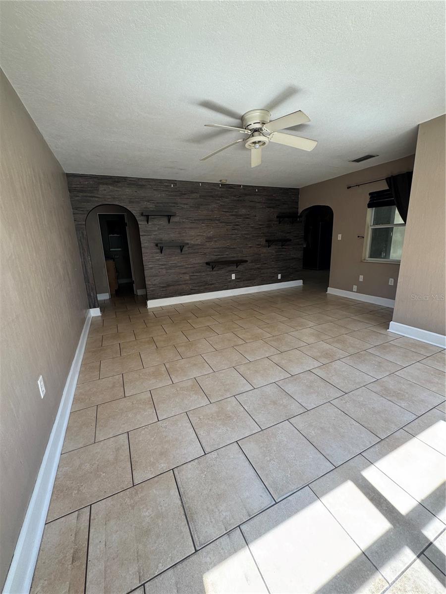 Image 11 of 25 For 207 Rose Street