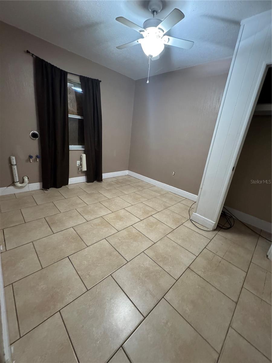 Image 17 of 25 For 207 Rose Street