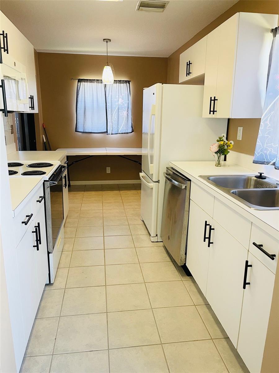 Image 2 of 7 For 1732 Sanderling Lane 1