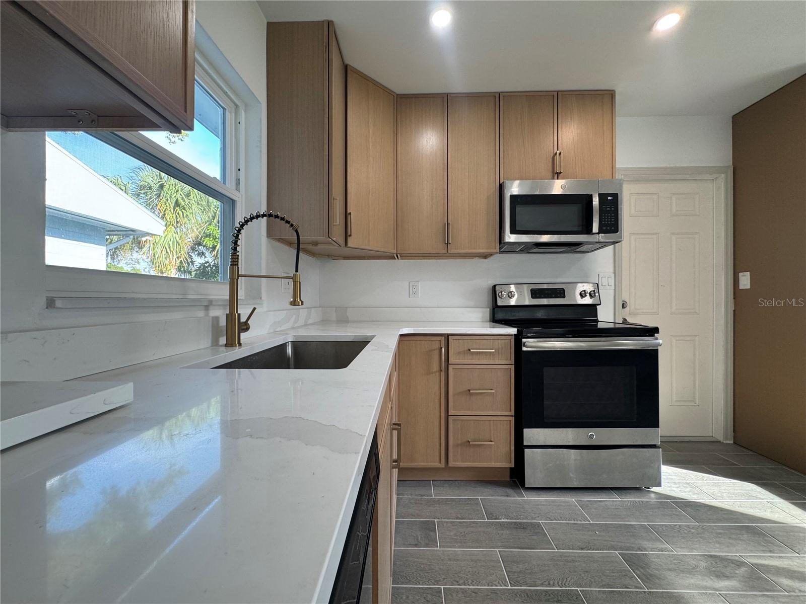 Image 10 of 32 For 2221 20th Street Nw