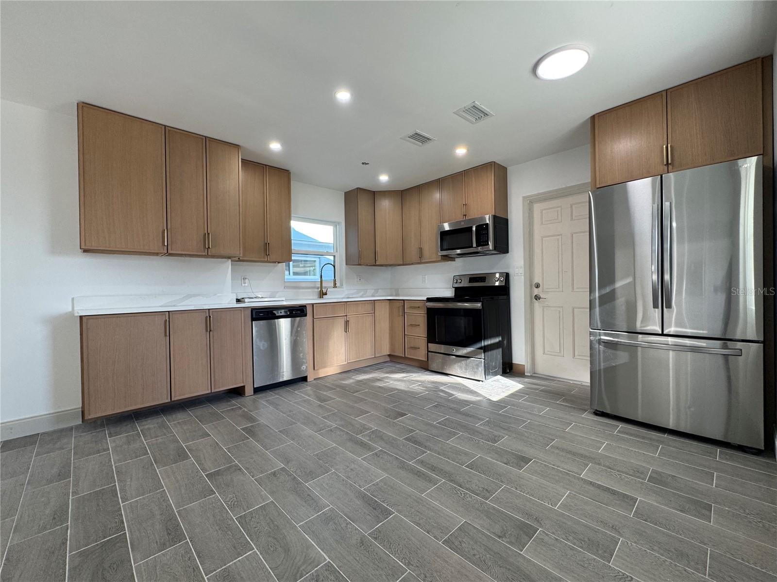 Image 11 of 32 For 2221 20th Street Nw