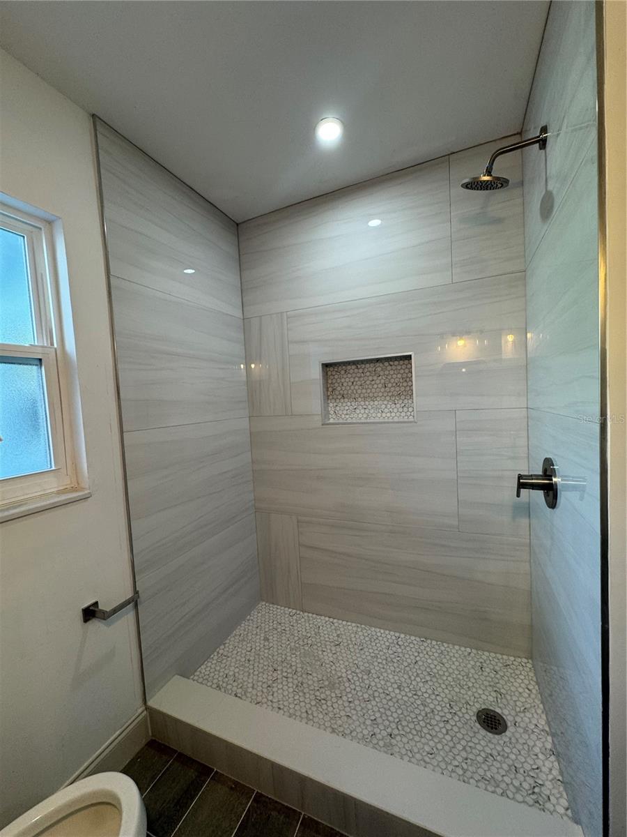 Image 17 of 32 For 2221 20th Street Nw