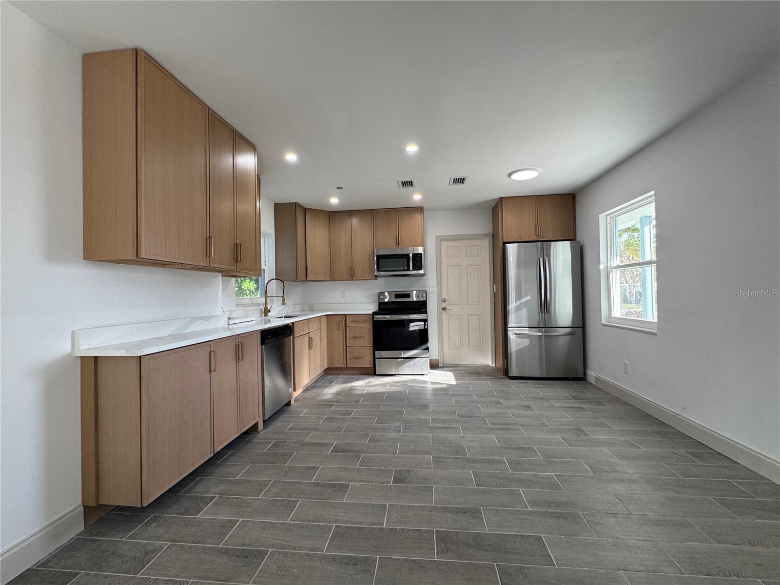 Image 8 of 32 For 2221 20th Street Nw