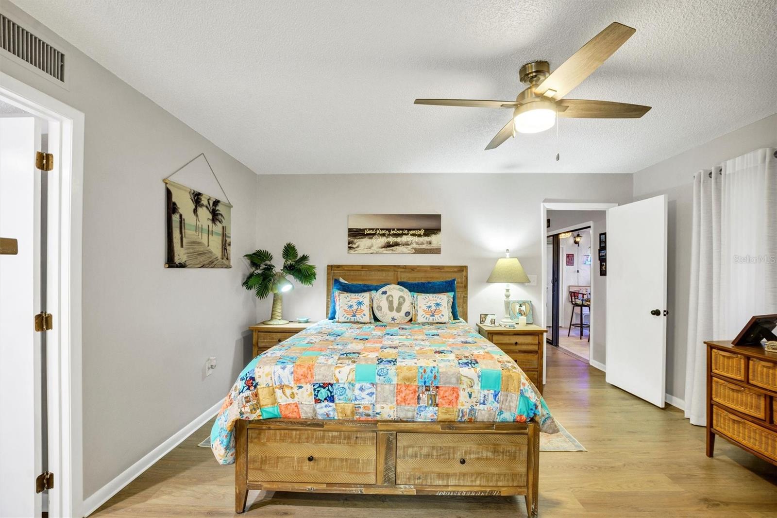 Image 19 of 80 For 10104 Village Drive 4