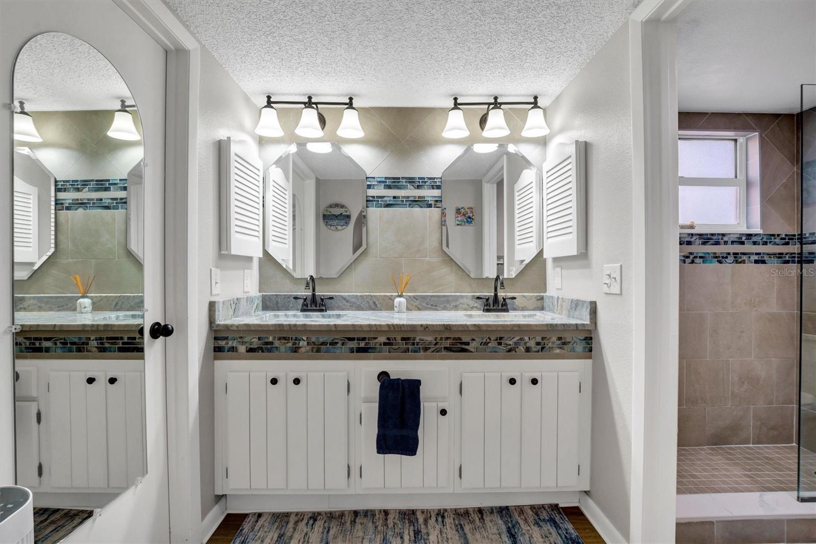 Image 21 of 80 For 10104 Village Drive 4