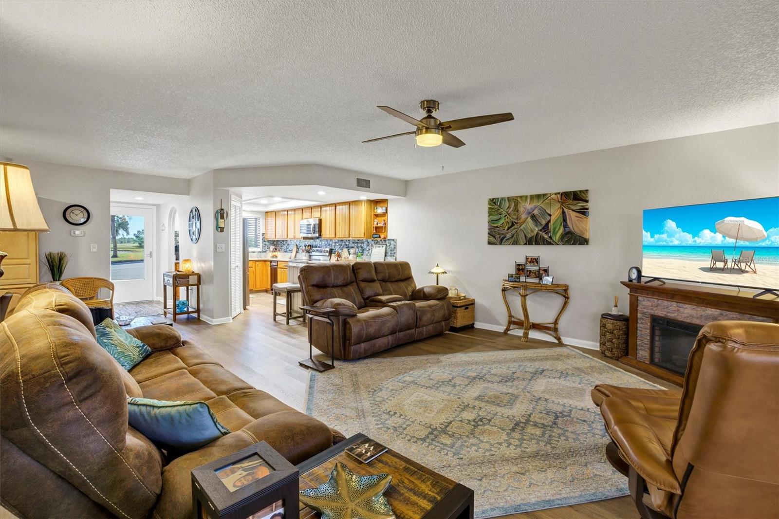 Image 9 of 80 For 10104 Village Drive 4