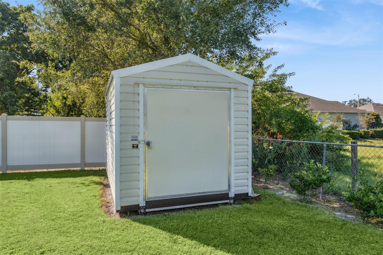 Image 10 of 36 For 502 Little Lake Court