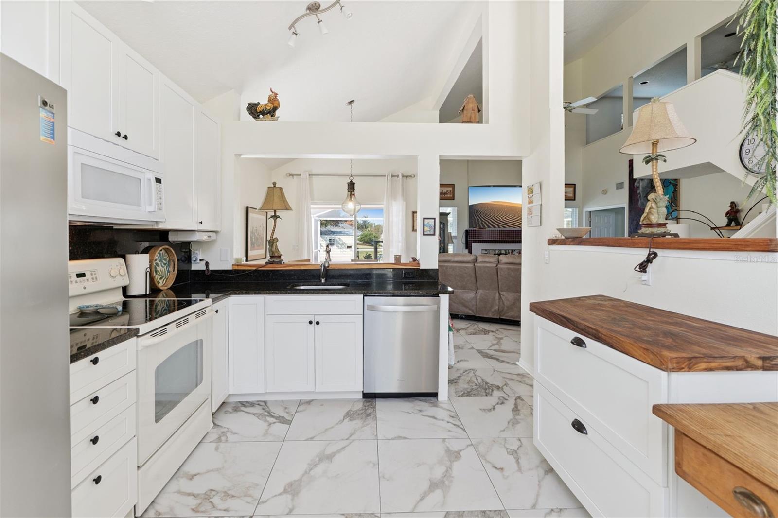 Image 15 of 36 For 502 Little Lake Court