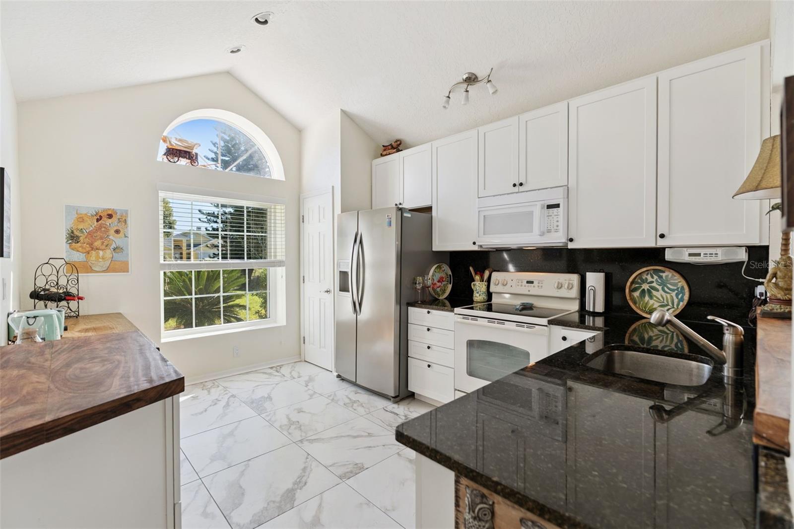 Image 16 of 36 For 502 Little Lake Court