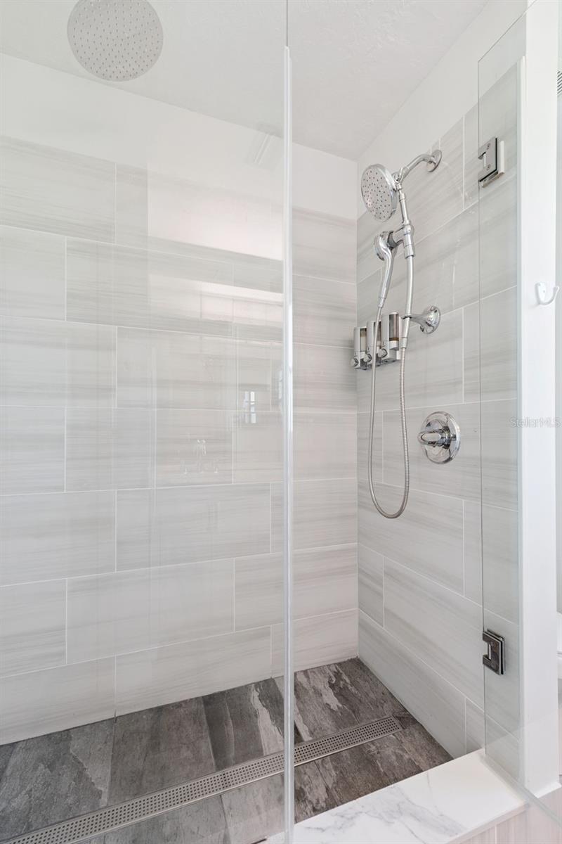 Image 27 of 36 For 502 Little Lake Court