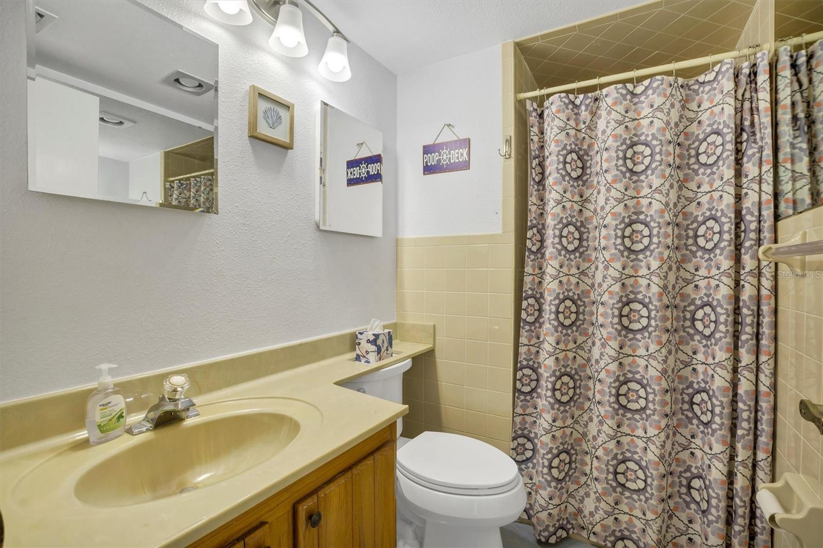 Image 17 of 65 For 10203 Village Drive 23