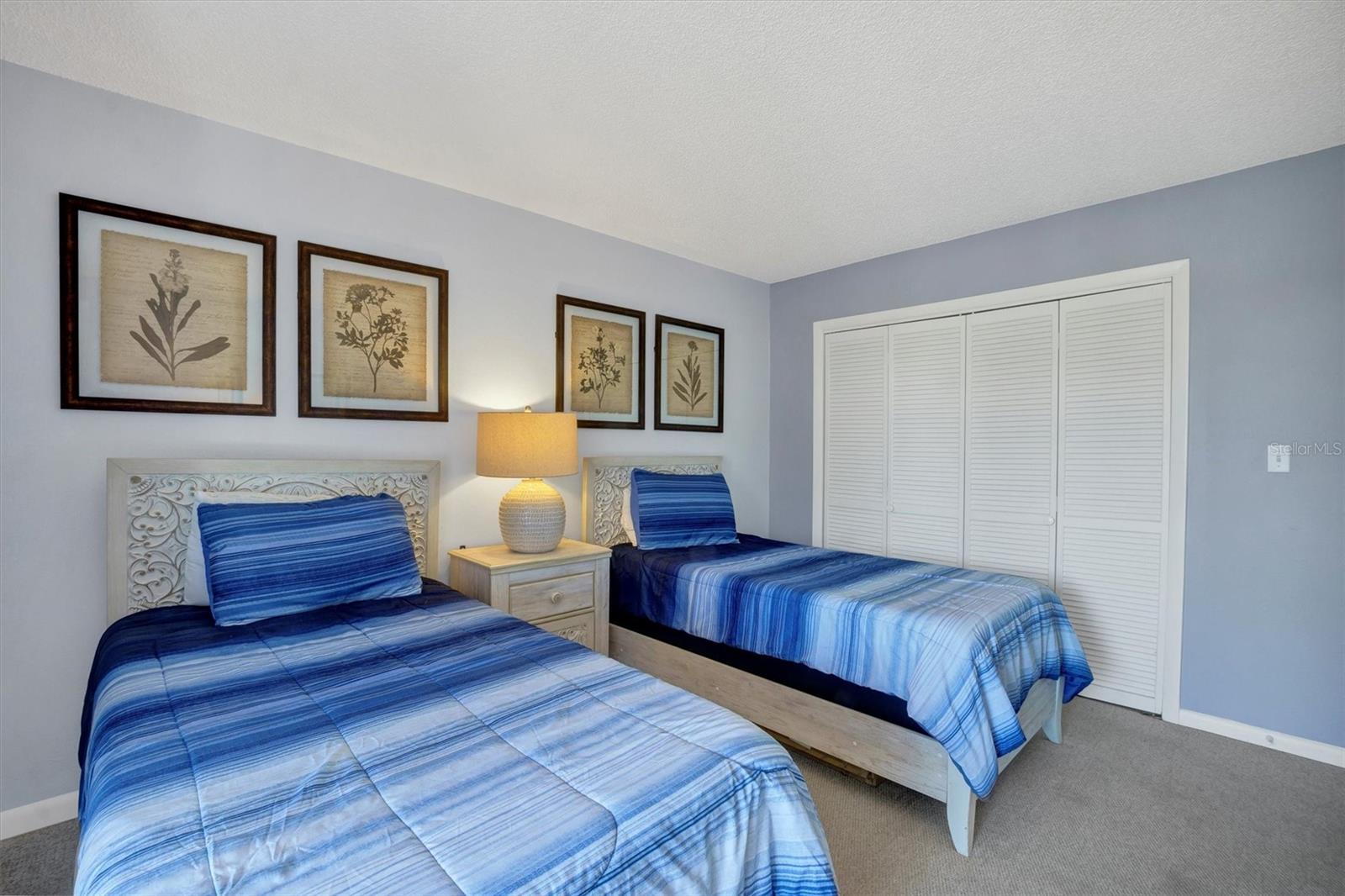 Image 20 of 65 For 10203 Village Drive 23