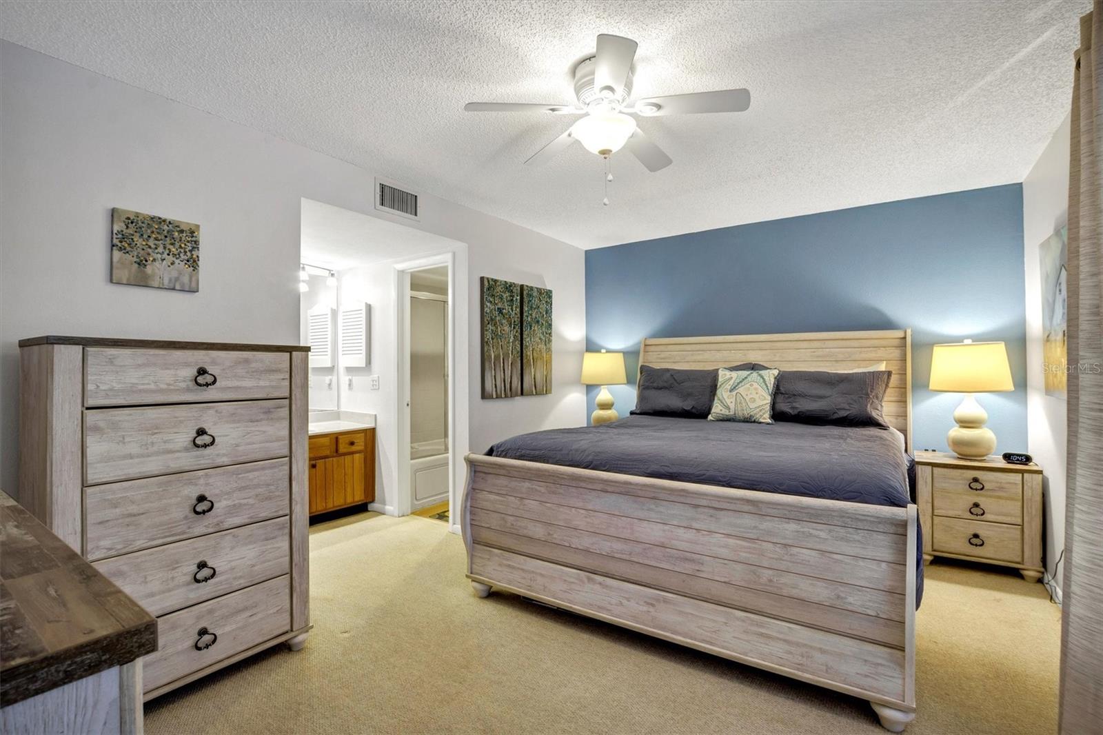 Image 21 of 65 For 10203 Village Drive 23