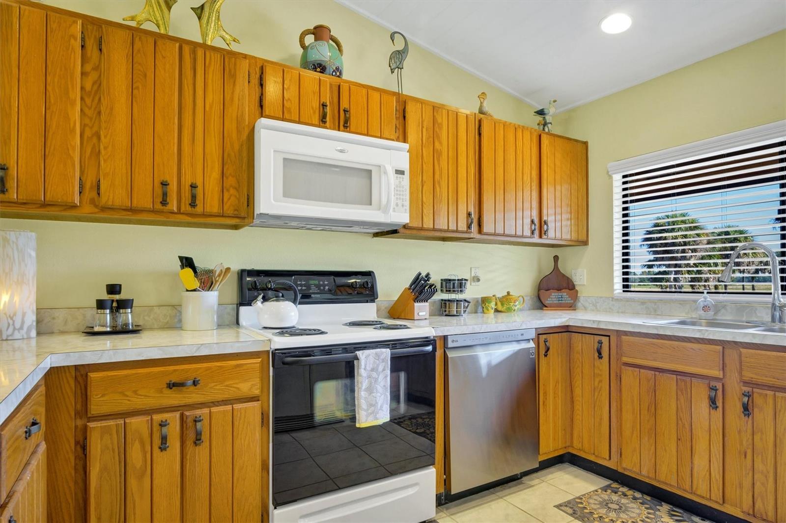 Image 9 of 65 For 10203 Village Drive 23