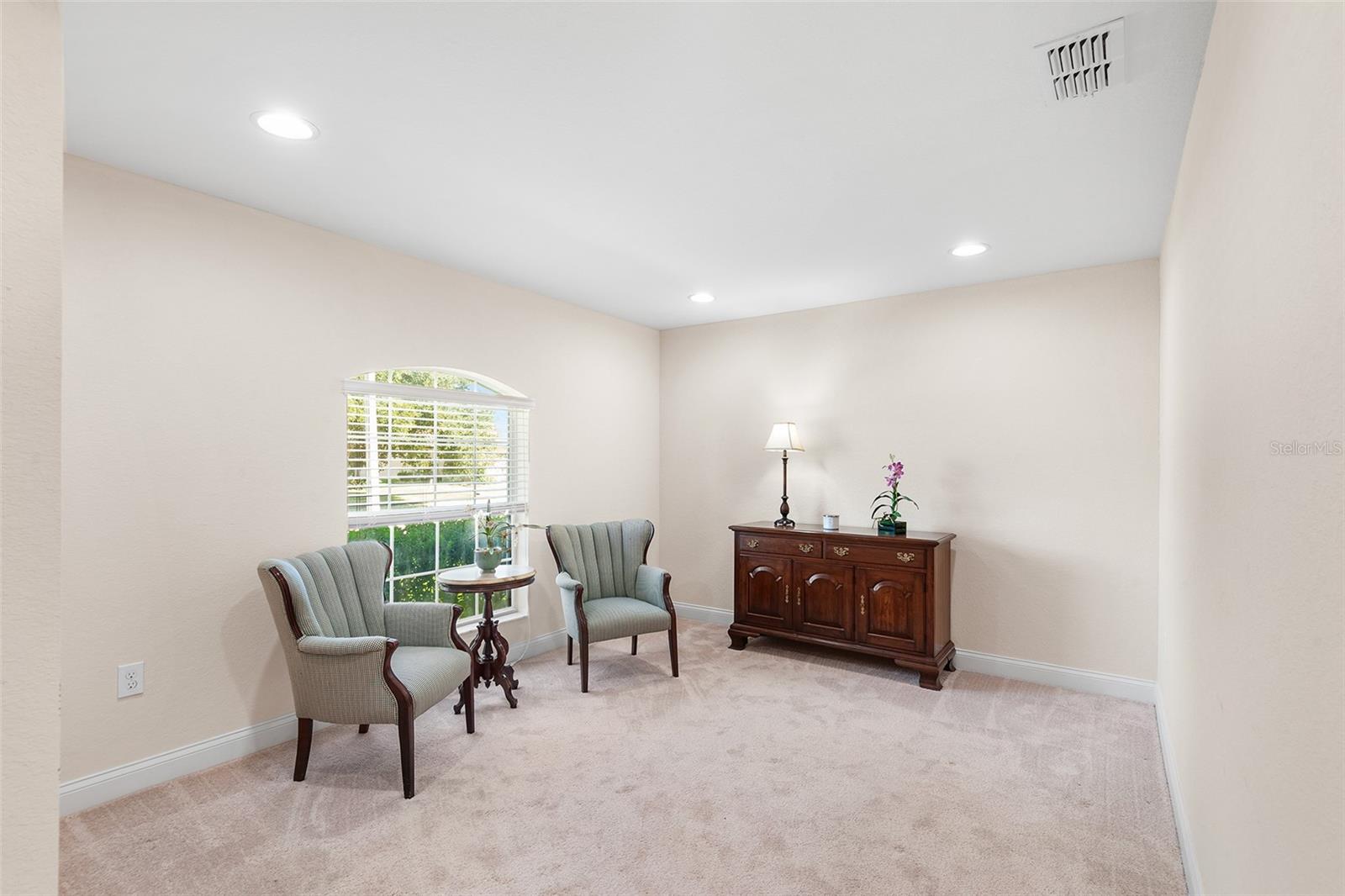 Image 13 of 47 For 140 Lake Arietta Court