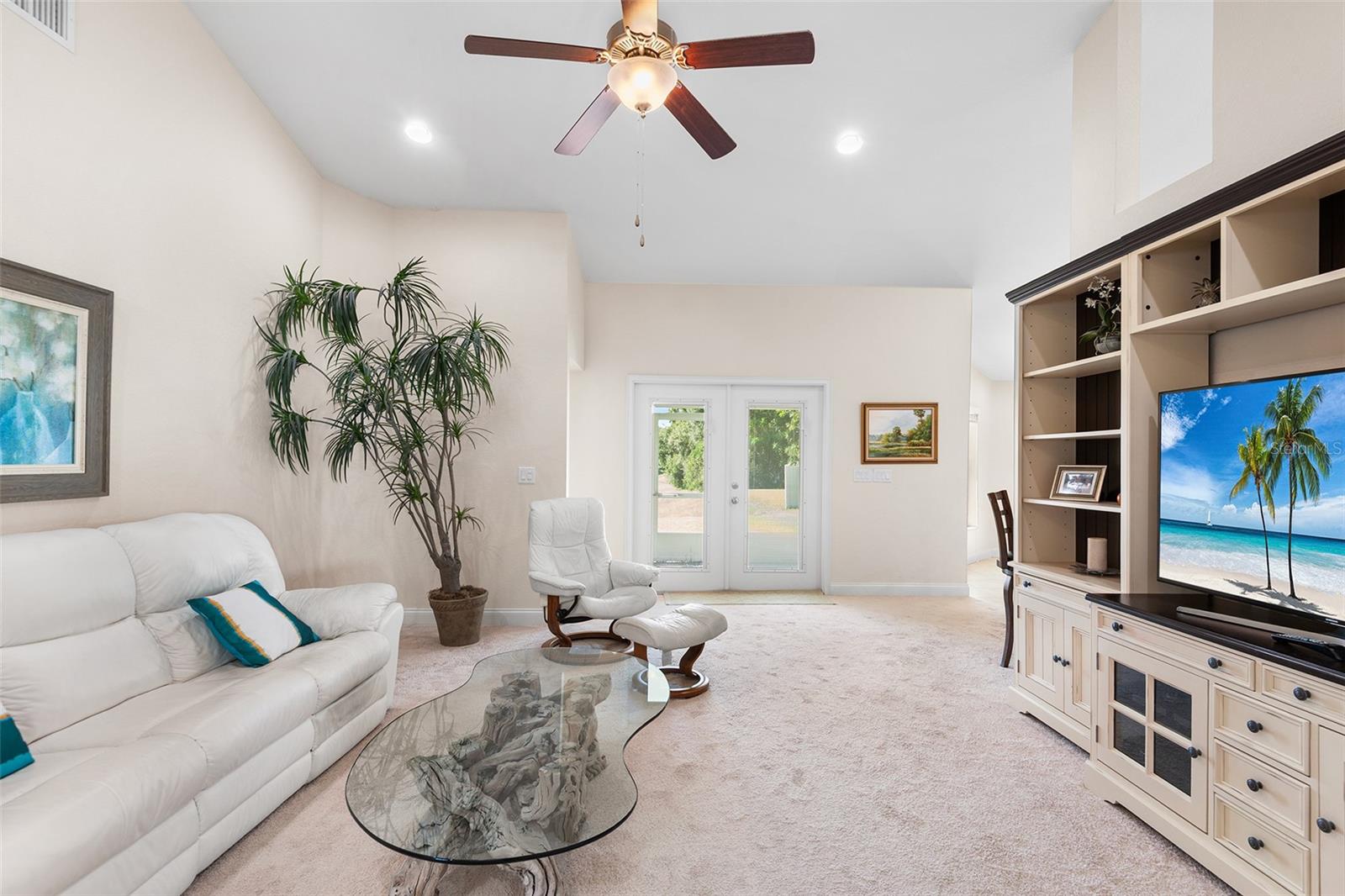 Image 19 of 47 For 140 Lake Arietta Court