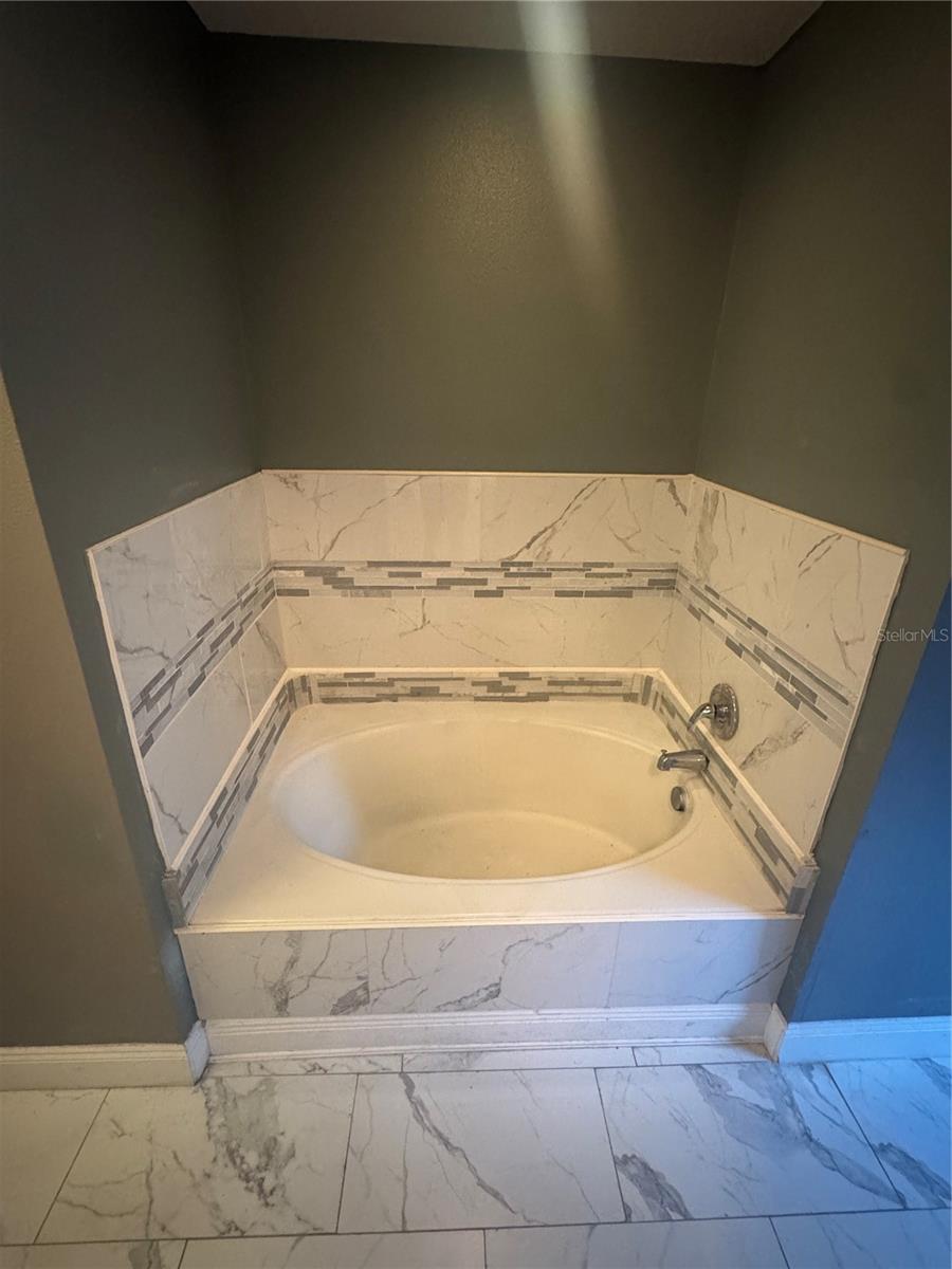 Image 4 of 17 For 1001 Ronlin Street