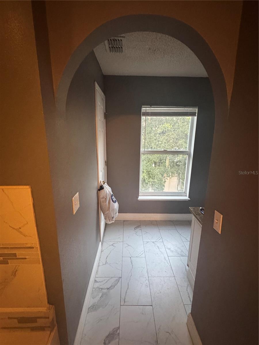 Image 5 of 17 For 1001 Ronlin Street