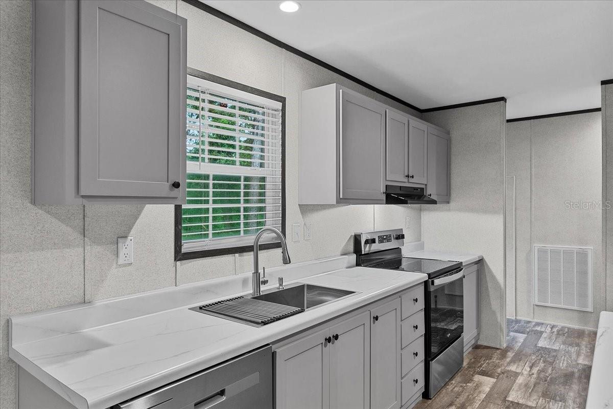 Image 13 of 38 For 17502 Eve Drive