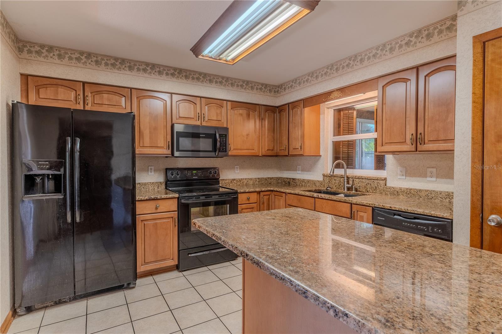 Image 15 of 24 For 4006 Hollyhead Circle S