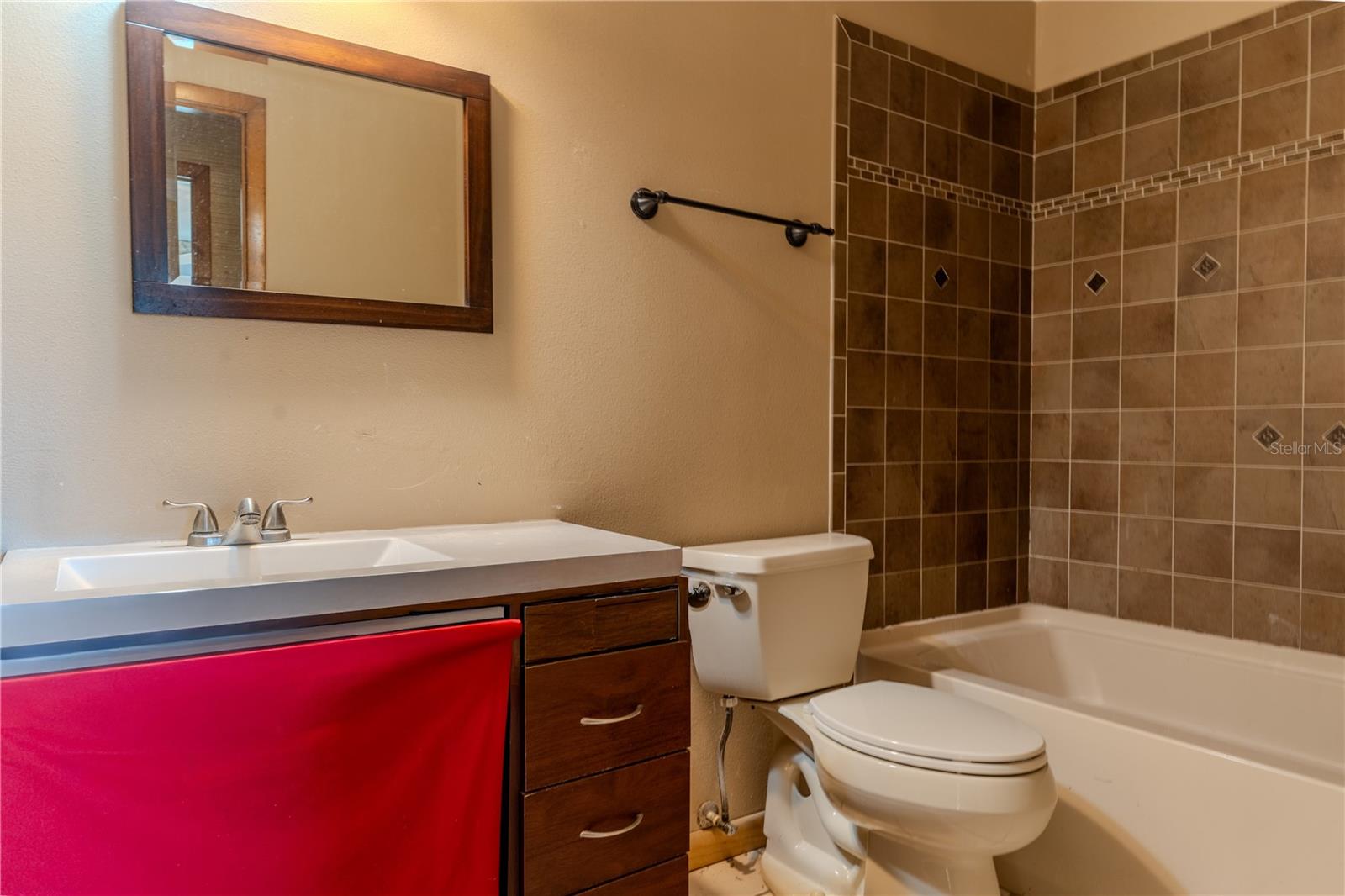 Image 19 of 24 For 4006 Hollyhead Circle S