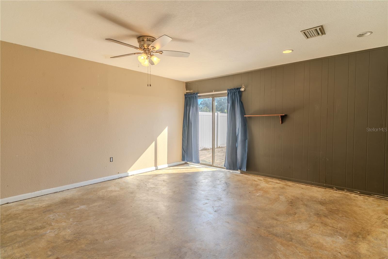 Image 21 of 24 For 4006 Hollyhead Circle S