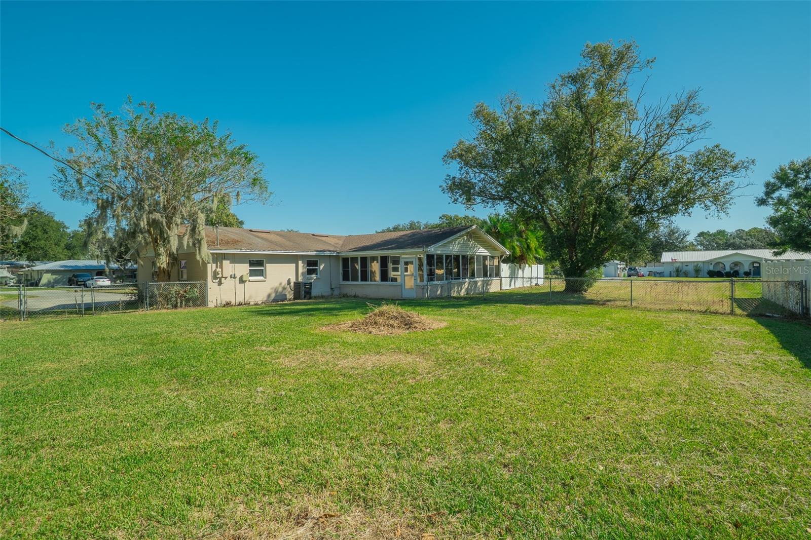 Image 3 of 24 For 4006 Hollyhead Circle S