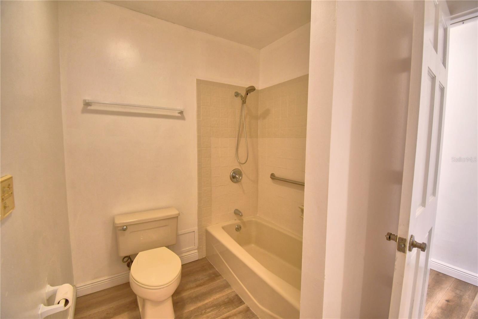 Image 23 of 89 For 820 Mann Road