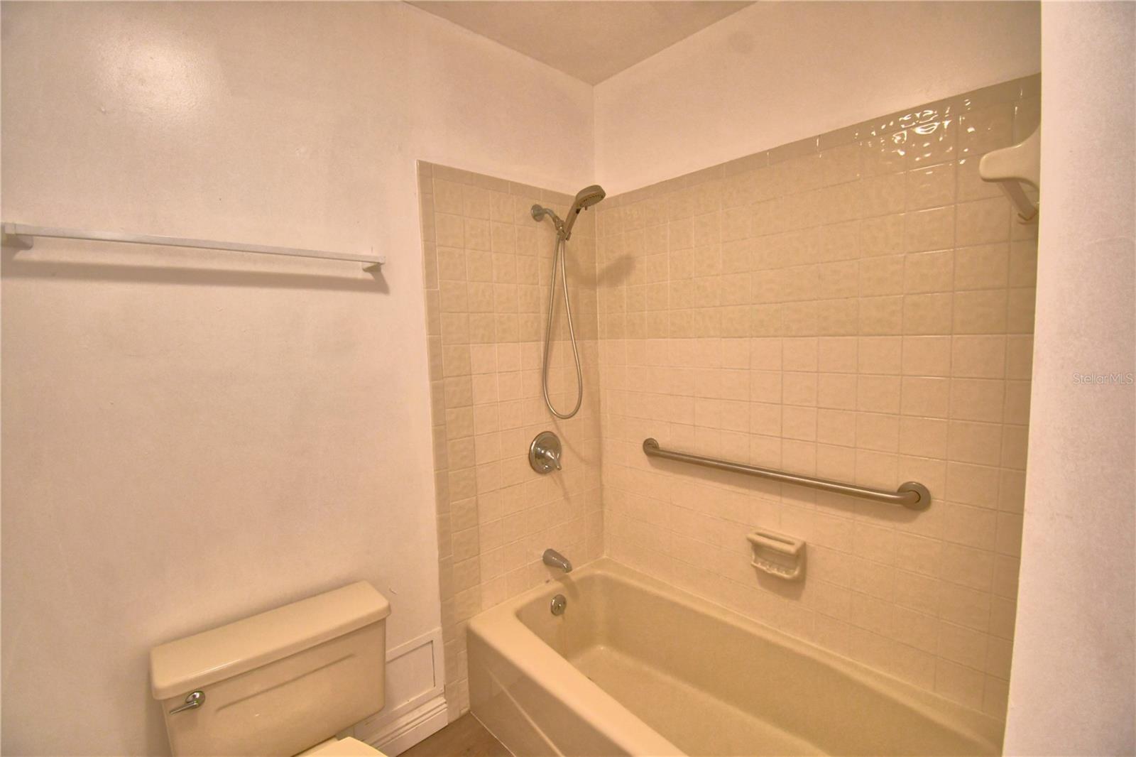 Image 25 of 89 For 820 Mann Road