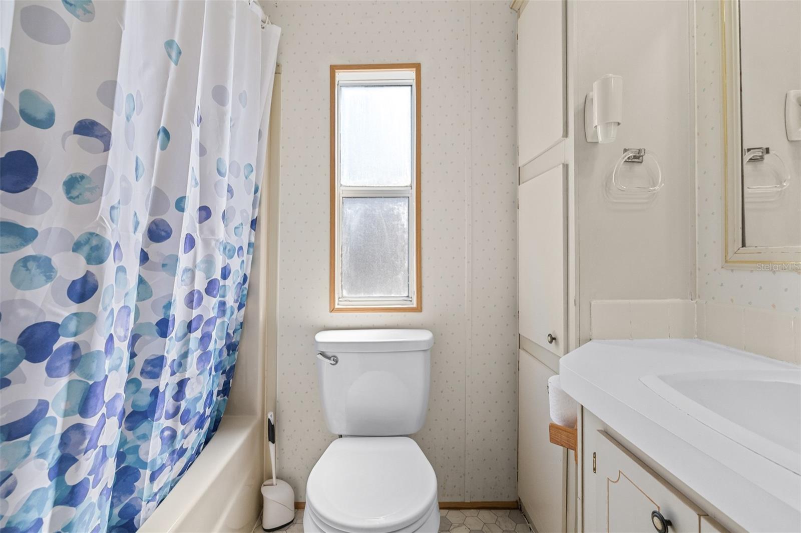 Image 26 of 71 For 389 Golfview Drive 389