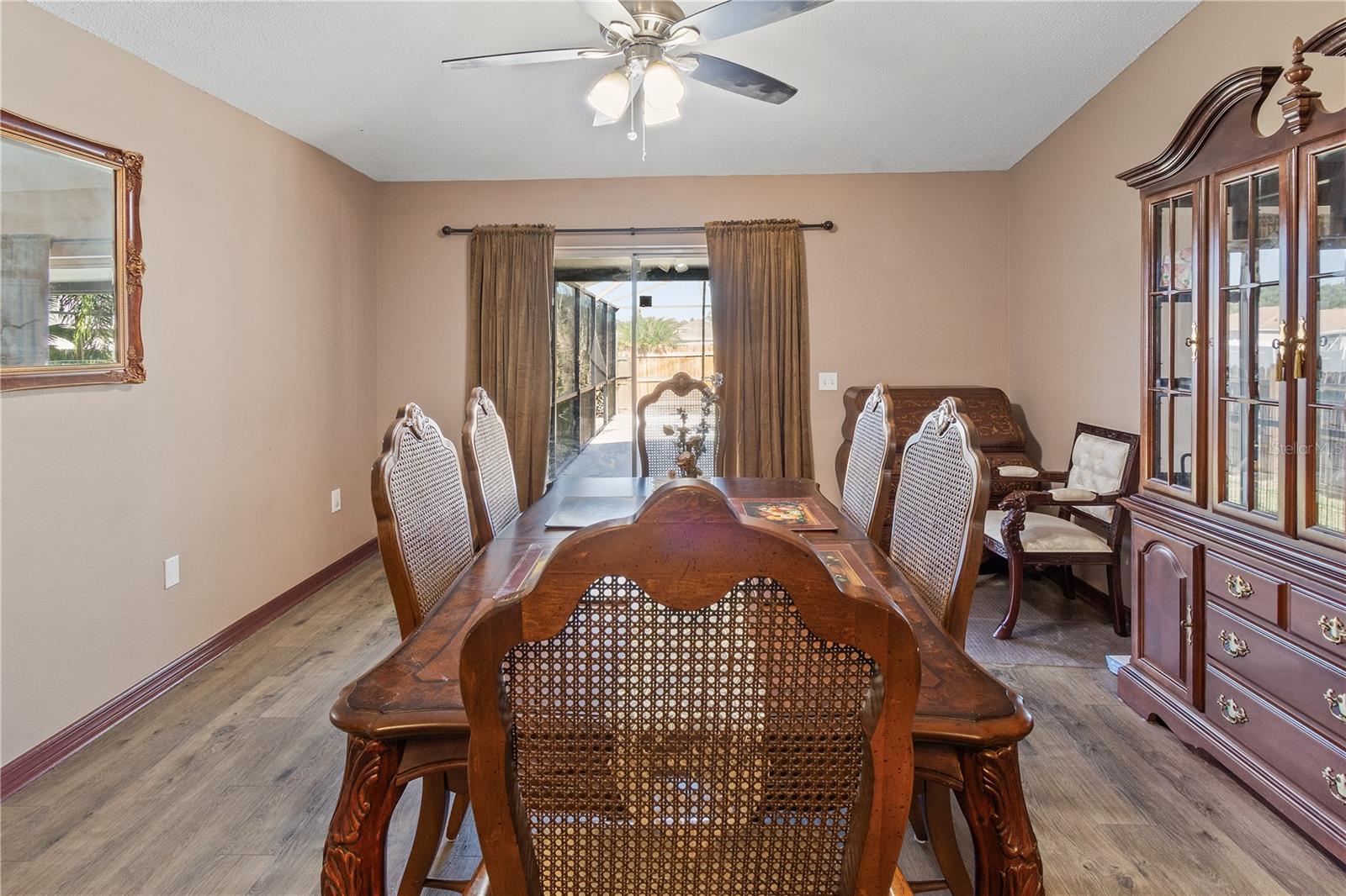 Image 14 of 45 For 1527 Country Chase Street