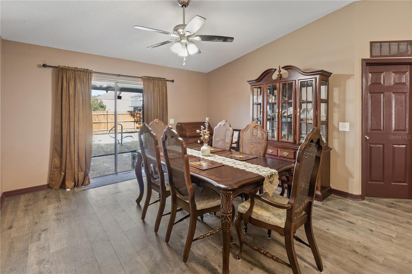 Image 15 of 45 For 1527 Country Chase Street