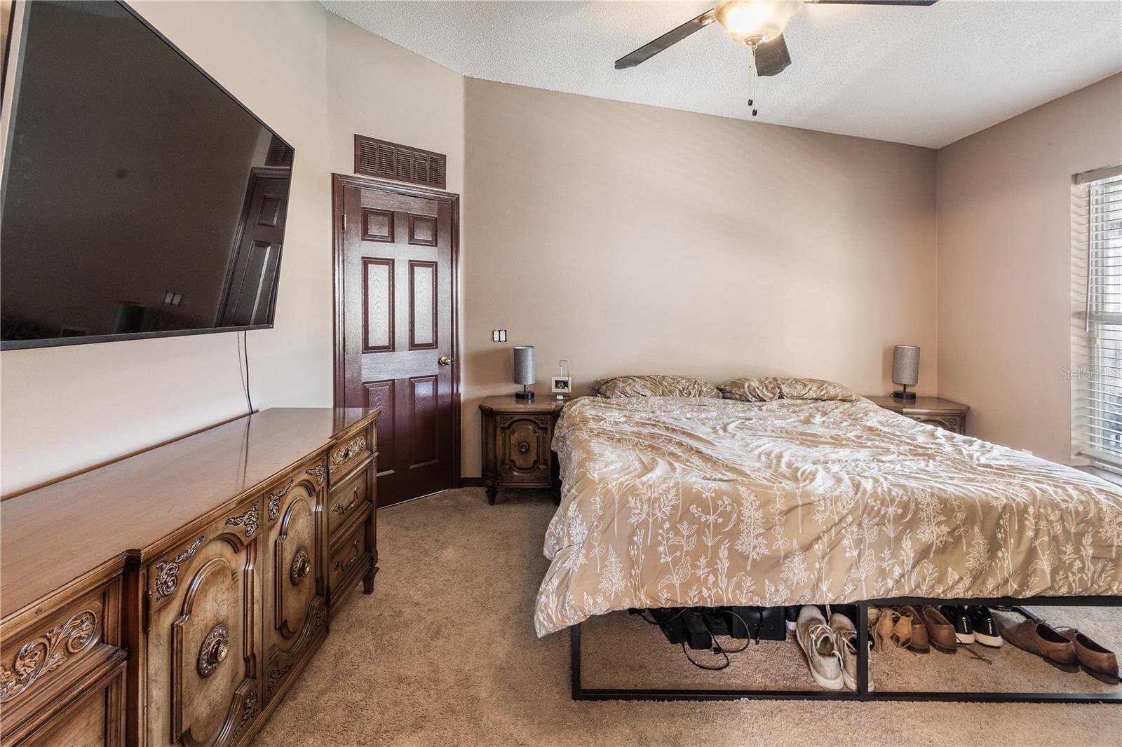 Image 18 of 45 For 1527 Country Chase Street