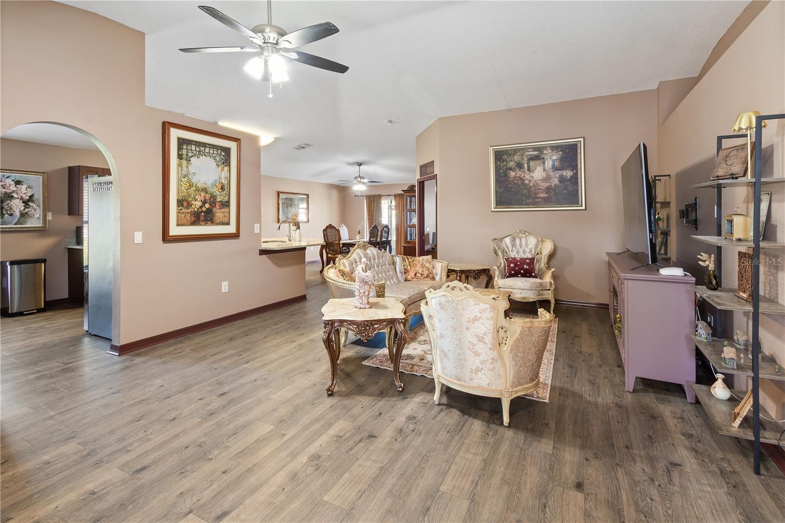 Image 7 of 45 For 1527 Country Chase Street