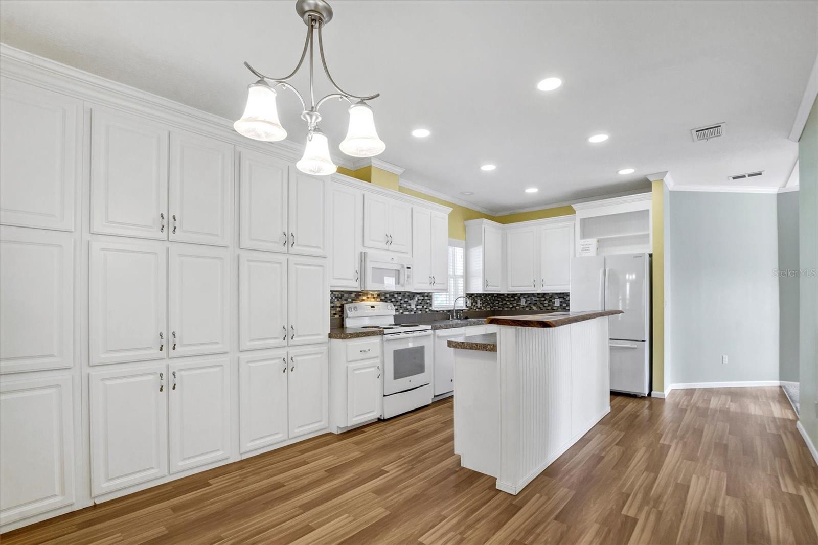 Image 10 of 45 For 231 Glenwood Drive