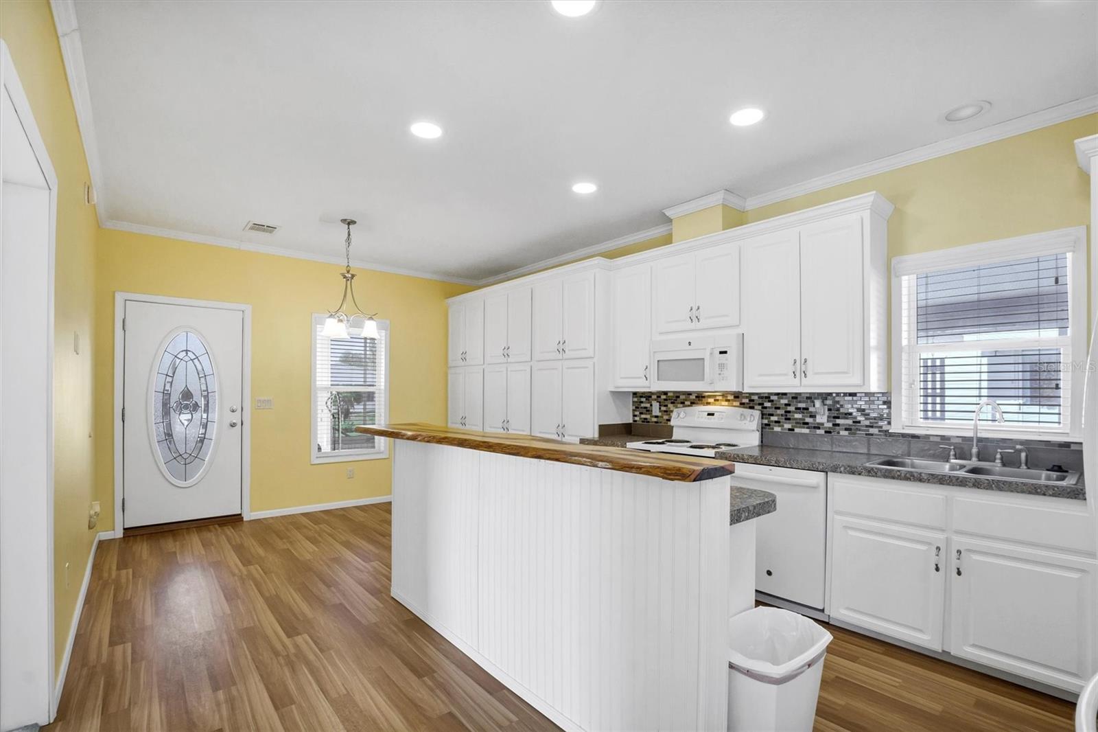 Image 13 of 45 For 231 Glenwood Drive