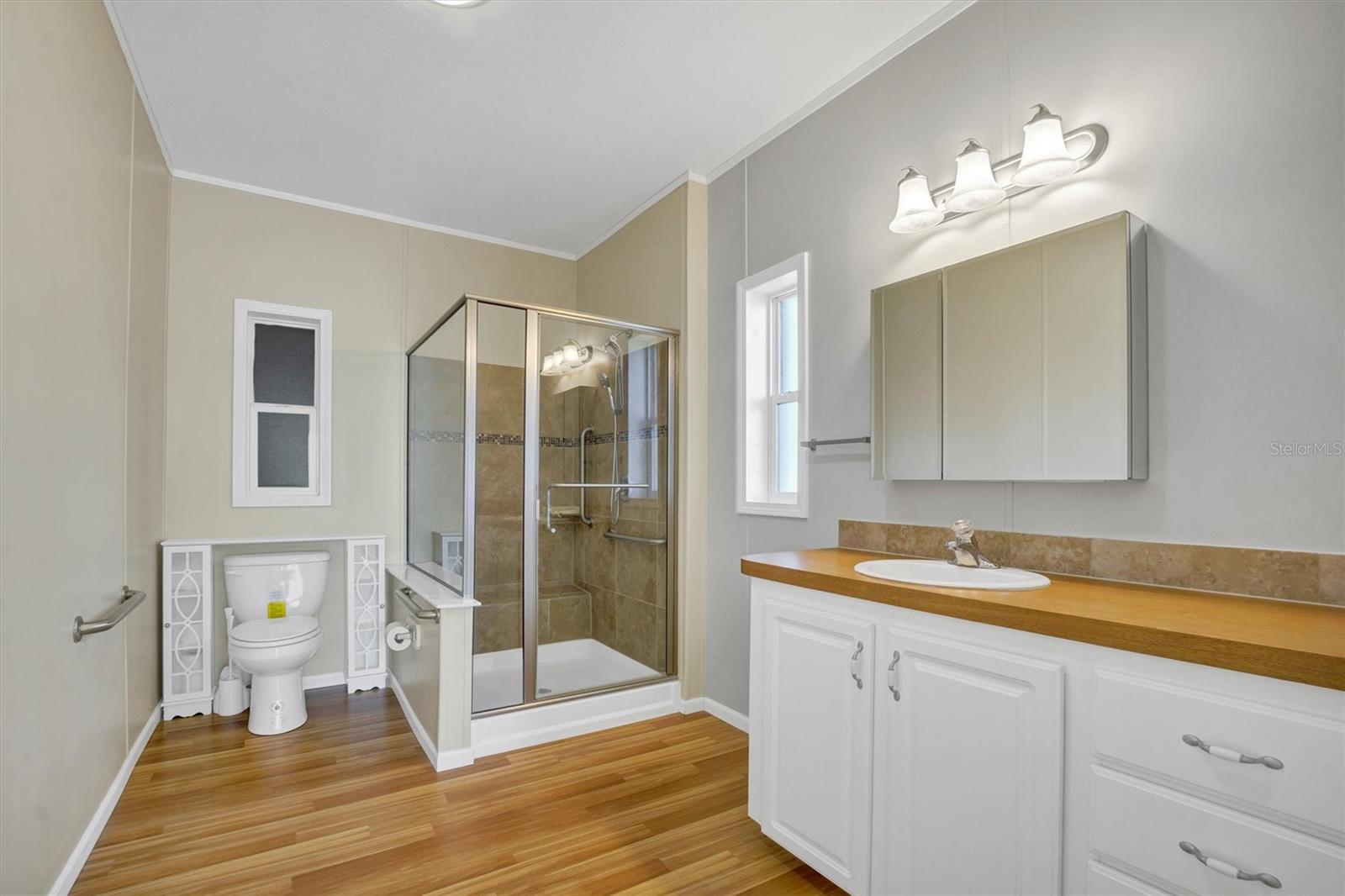 Image 21 of 45 For 231 Glenwood Drive