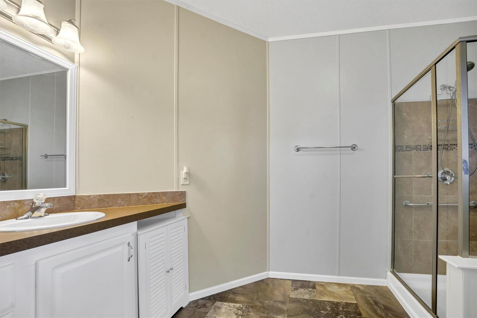 Image 24 of 45 For 231 Glenwood Drive